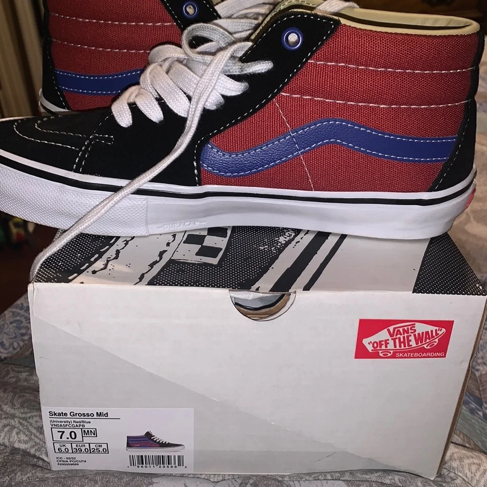 Vans - Picture 1 of 6